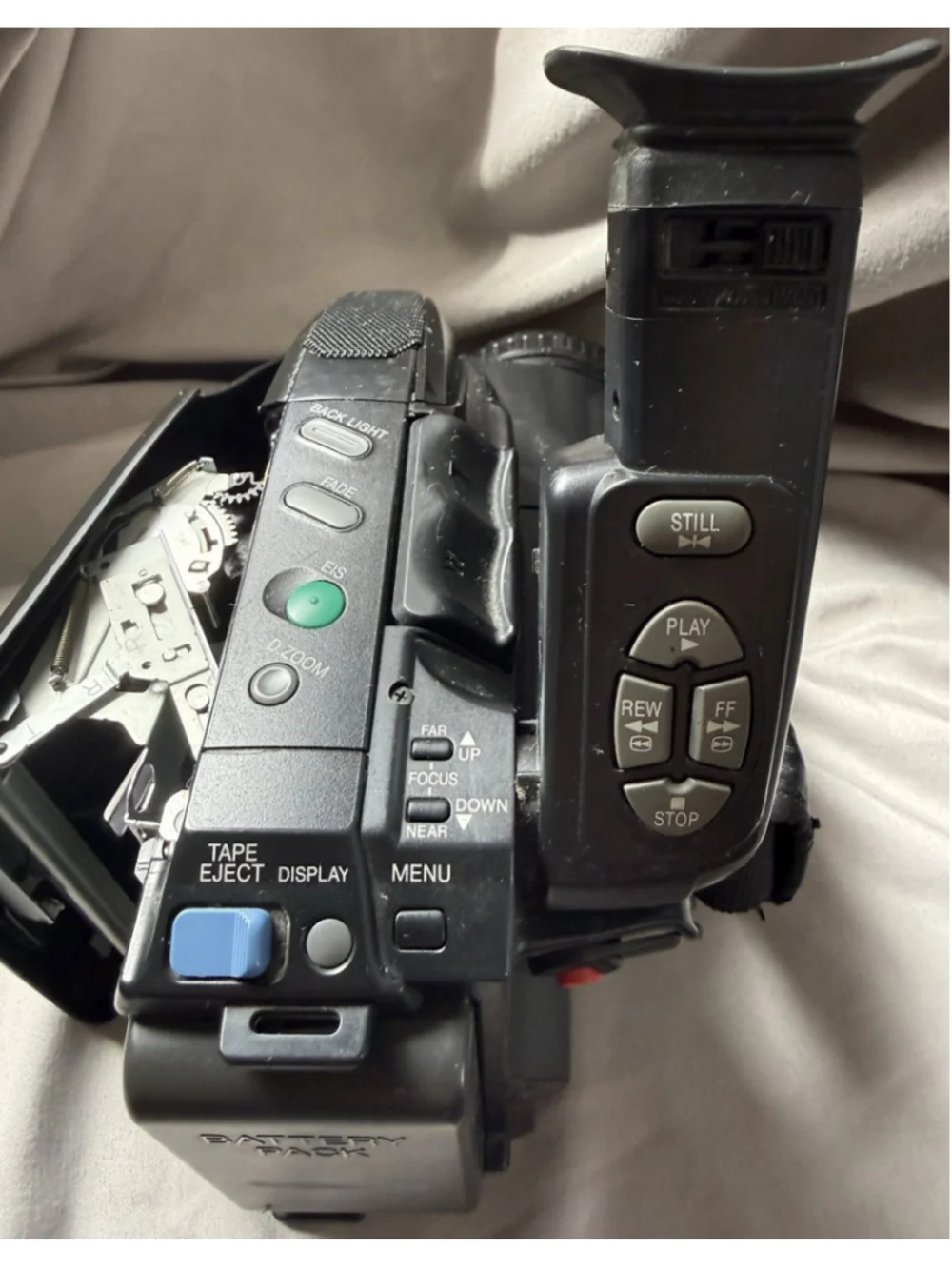 Quasar VM-D51Palmcorder VHSC 20x Zoom Lens Video Camera w batteries Works